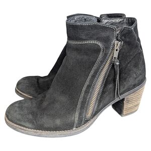 Taos Dillie Black Suede Ankle Boots | Stacked Heel Zipper | Size 8.5